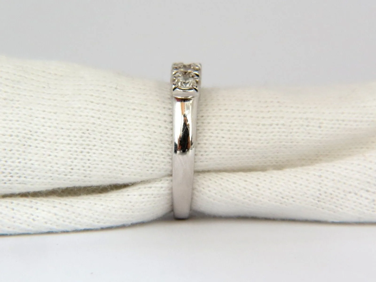 .55CT DIAMONDS RING CLASSIC BAND 14KT H/VS