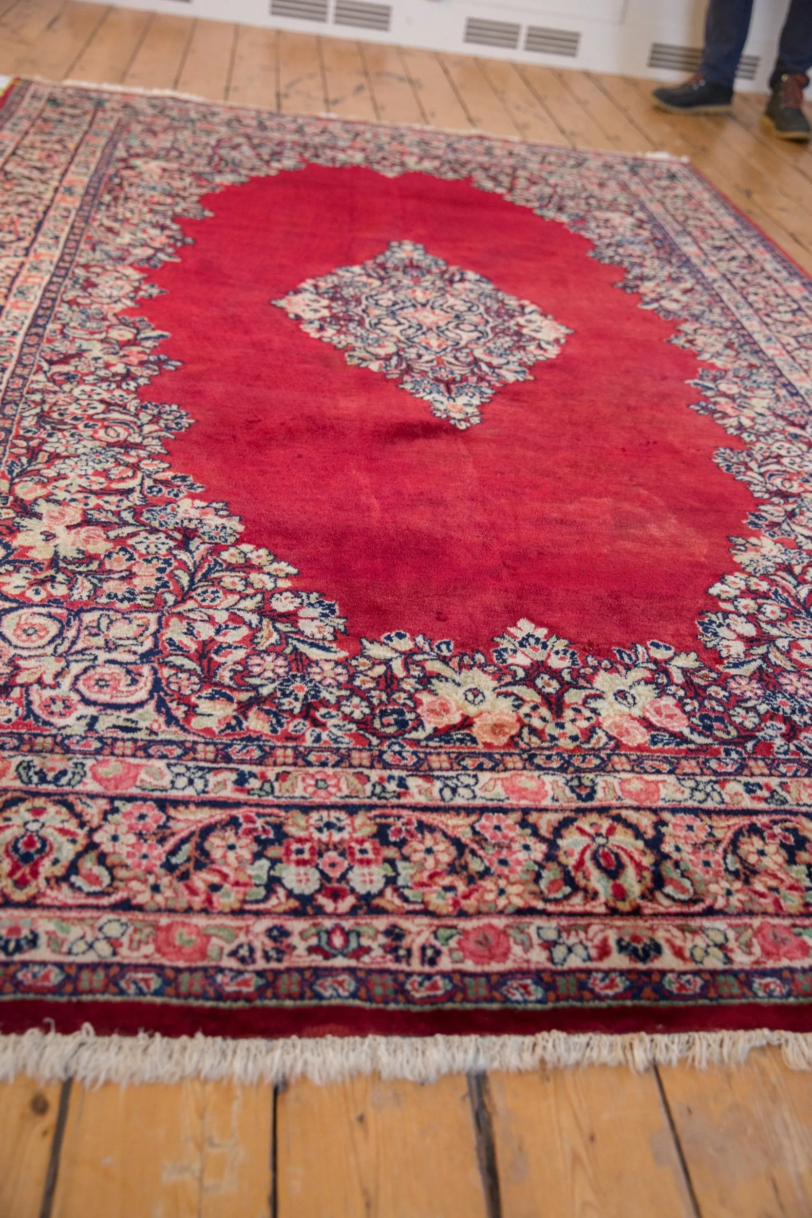 6x9 Vintage Sarouk Carpet