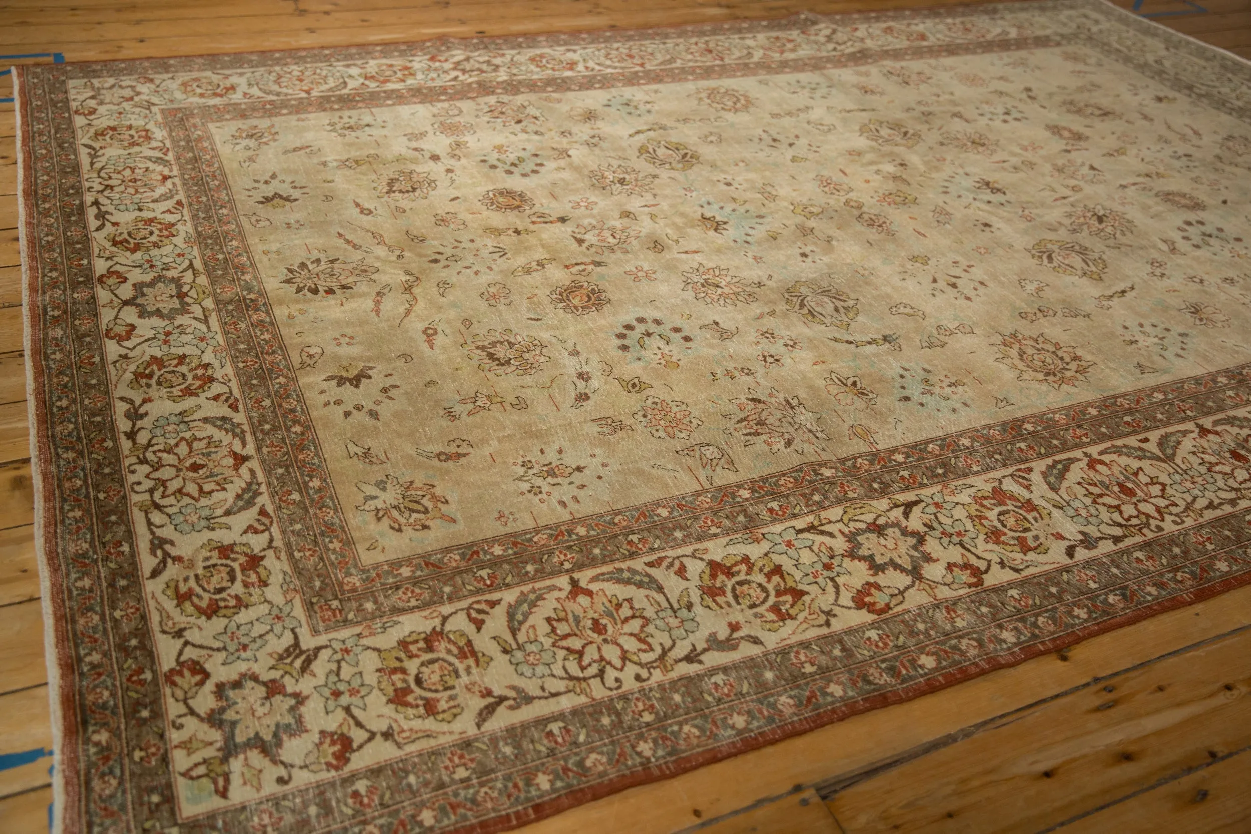7.5x10.5 Vintage Distressed Kashan Carpet