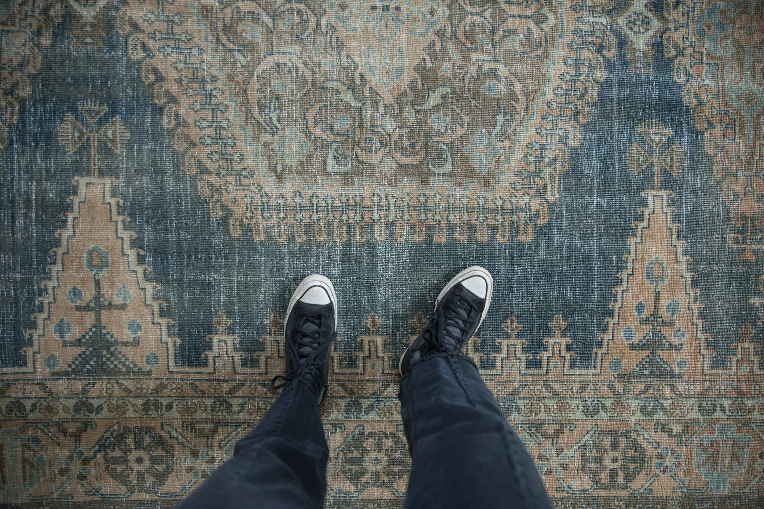 7.5x11 Vintage Distressed Veece Carpet