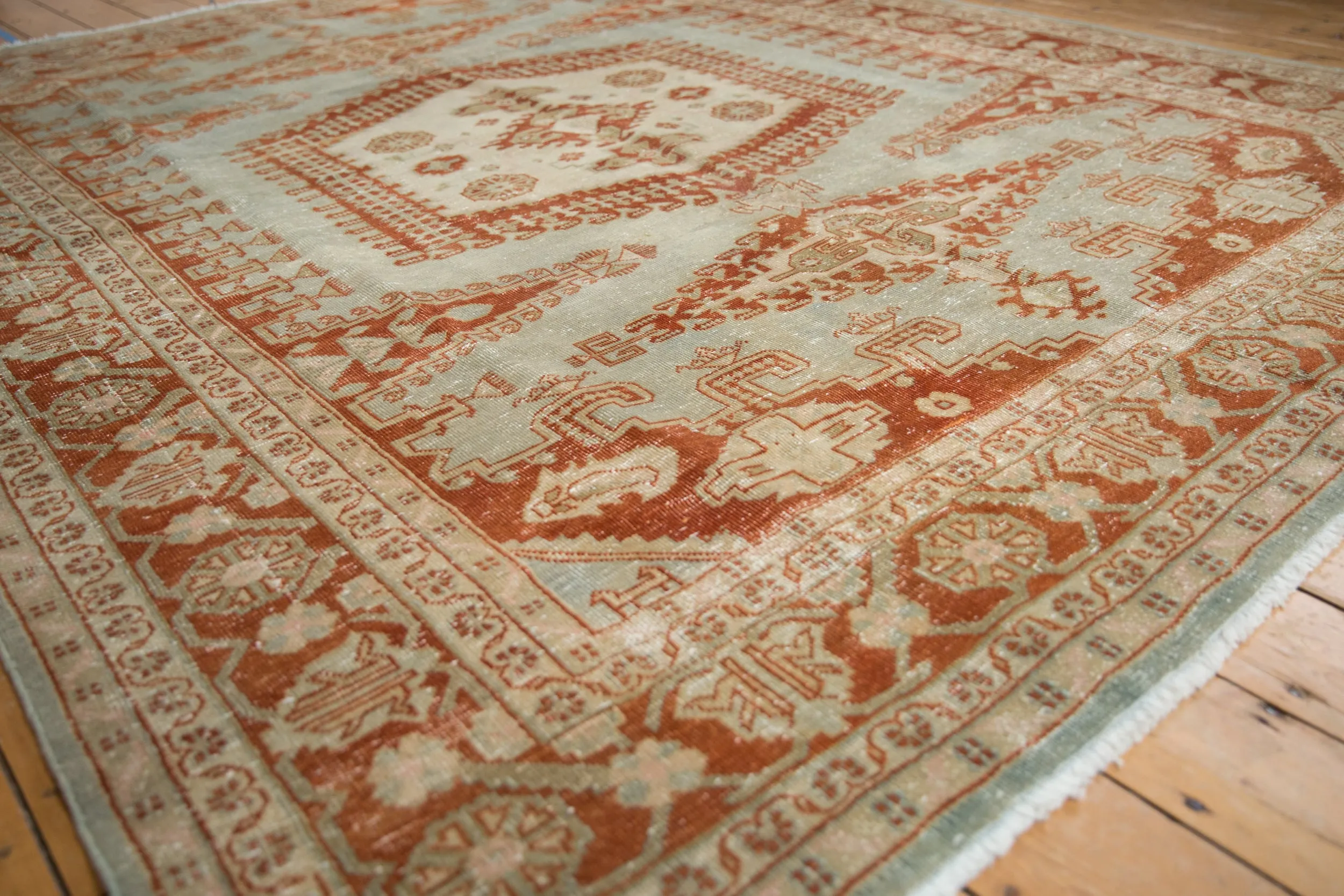 7.5x9.5 Vintage Distressed Veece Carpet