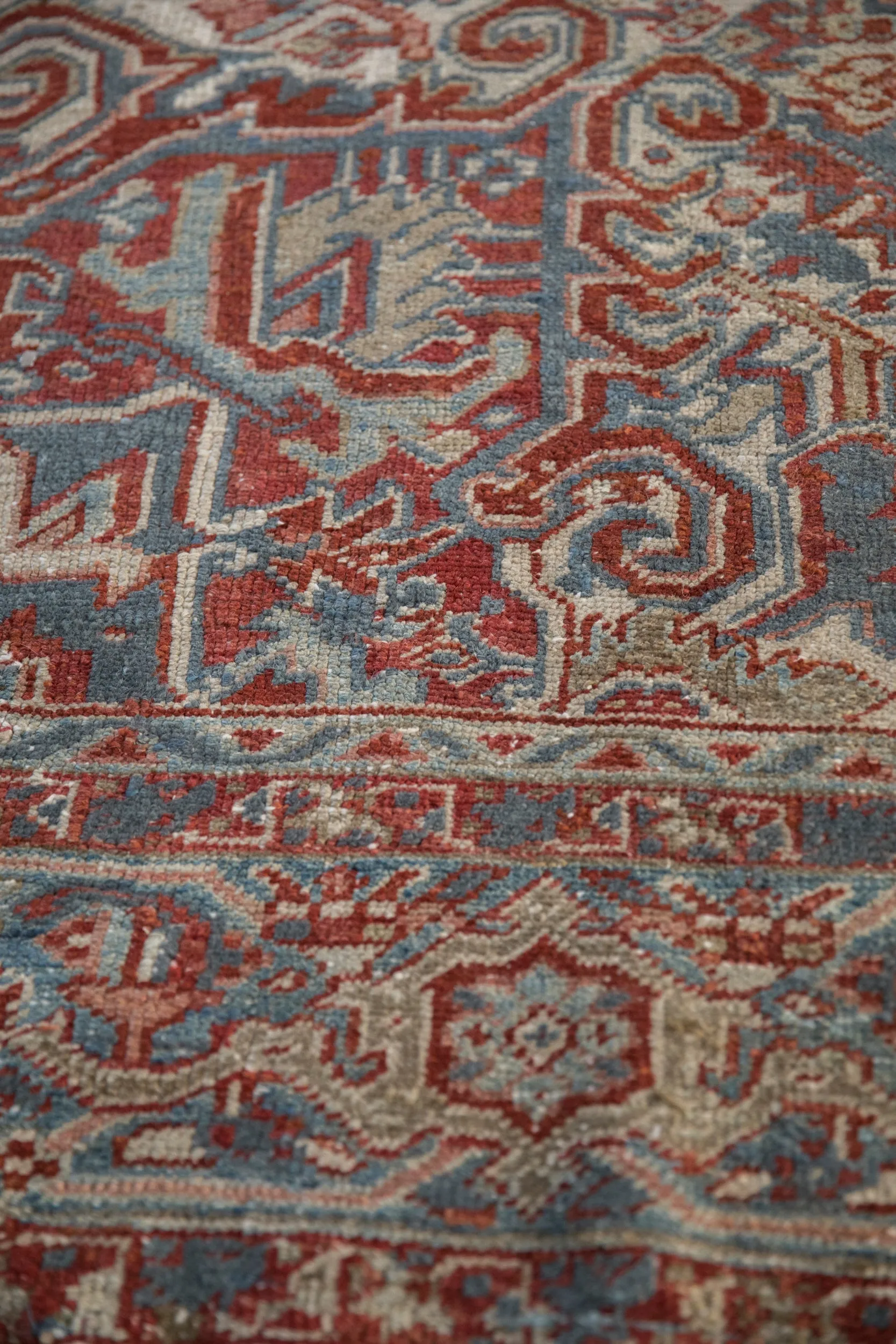 8x11 Vintage Distressed Heriz Carpet