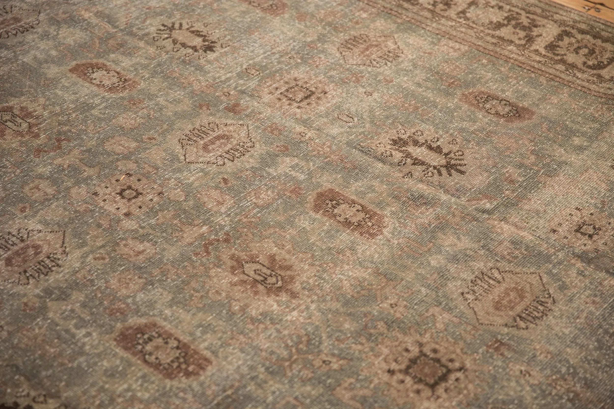 8x11 Vintage Distressed Mahal Carpet