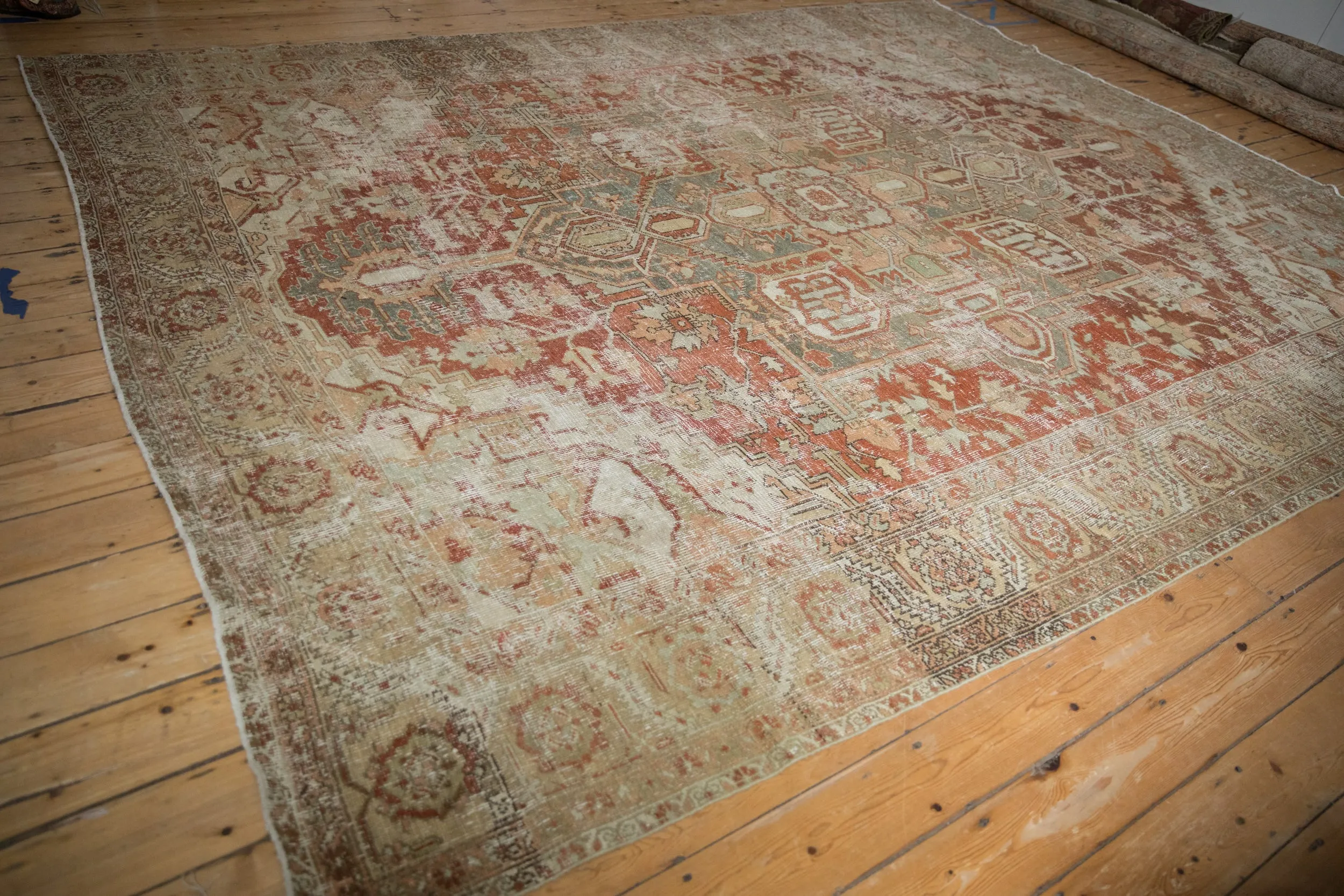 9.5x12.5 Vintage Distressed Heriz Carpet