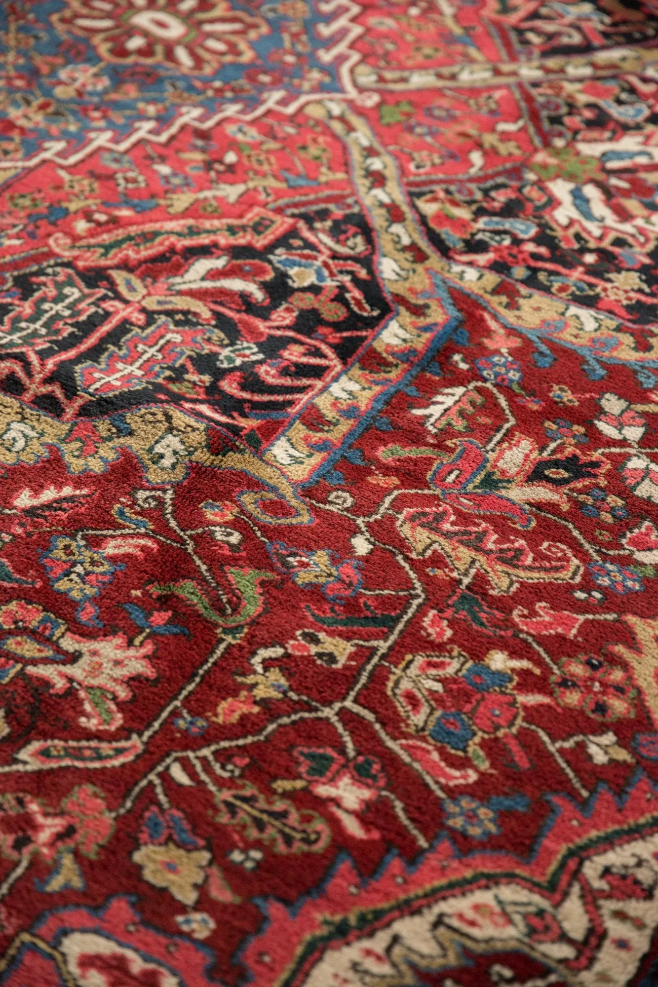 9.5x13 Vintage Ahar Carpet