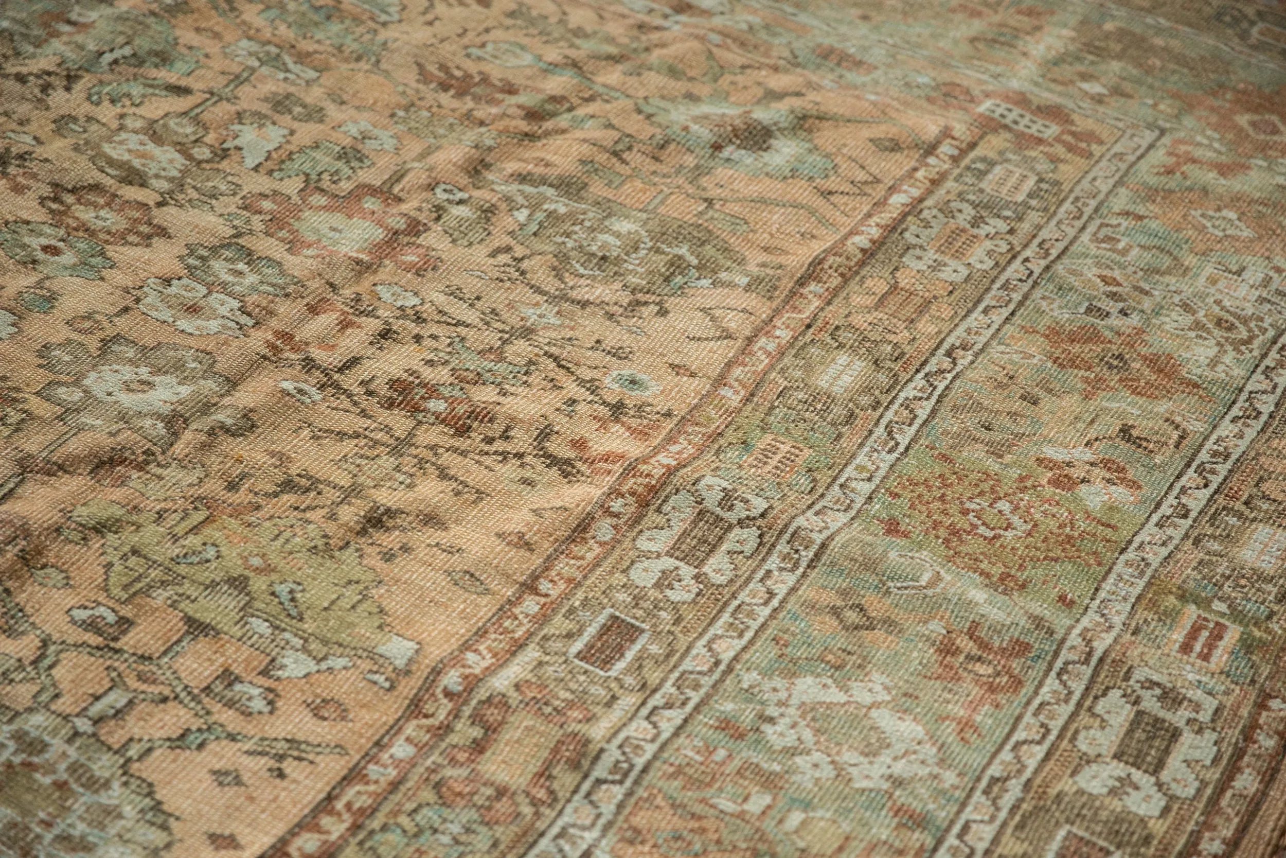 9x11.5 Vintage Distressed Ghiordes Carpet