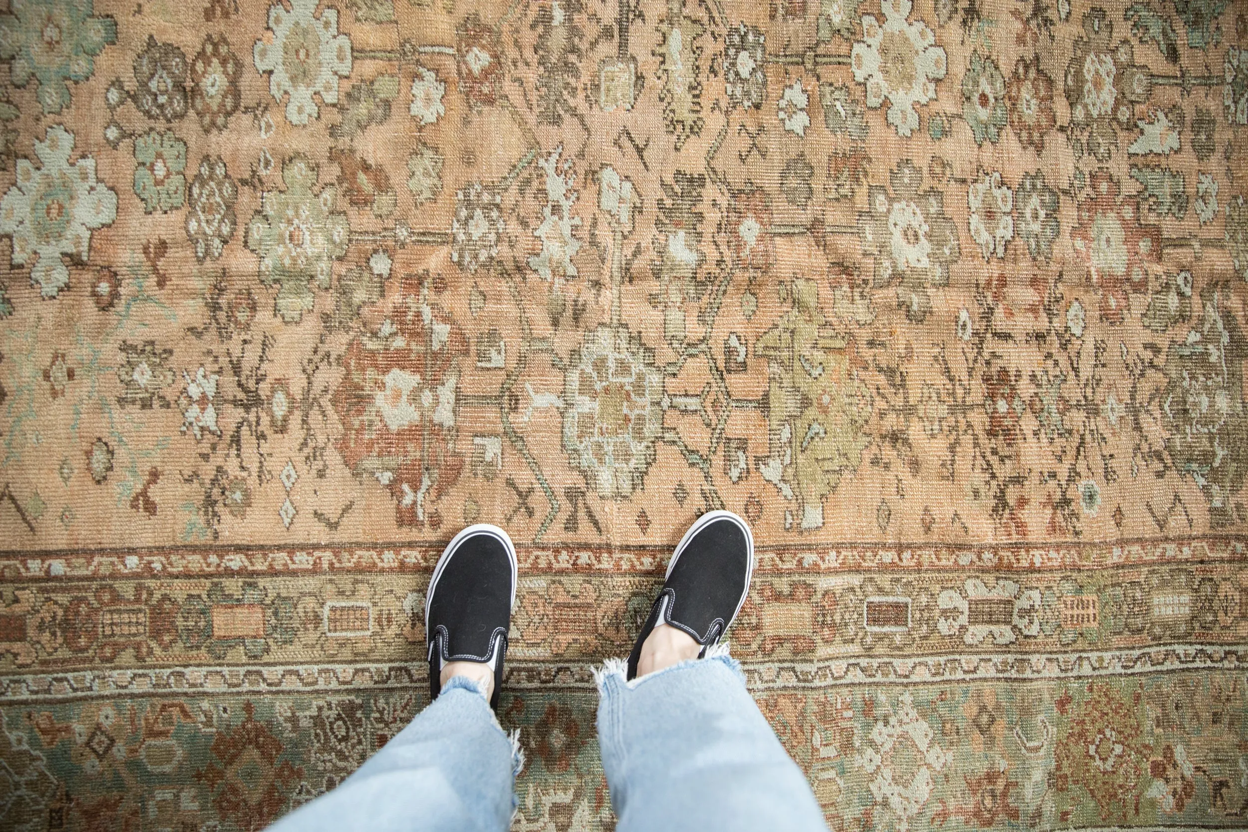 9x11.5 Vintage Distressed Ghiordes Carpet