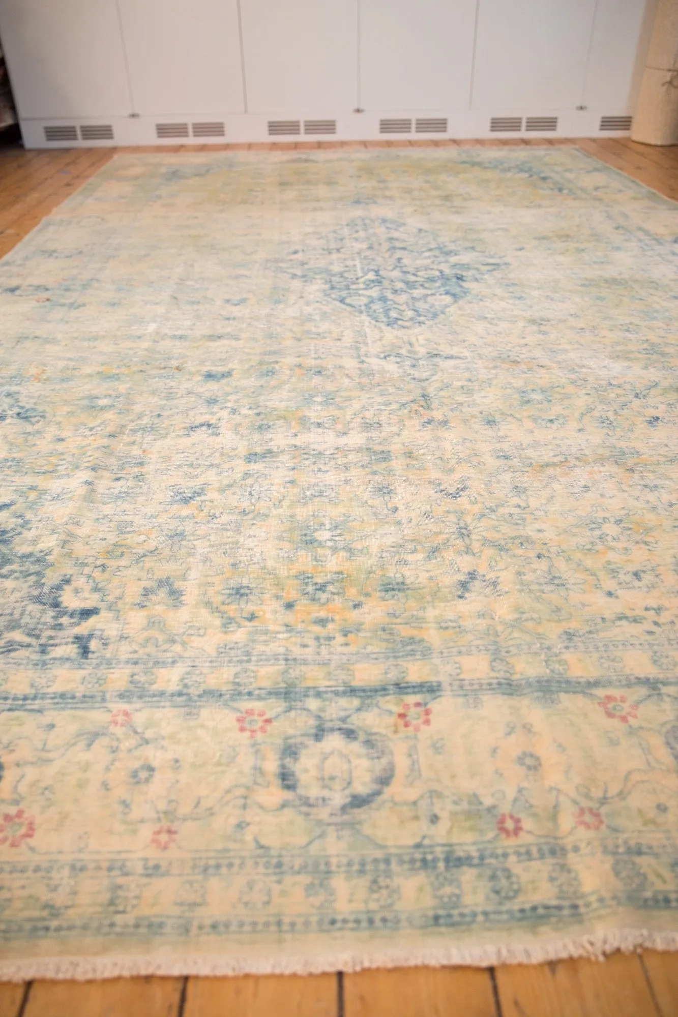 9x14.5 Vintage Distressed Bulgarian Herati Design Carpet