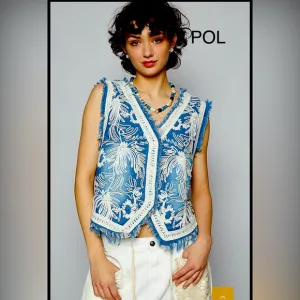 BP203-4💙🤍POL pristine must have  embroidered button front vest w/cream detail💙