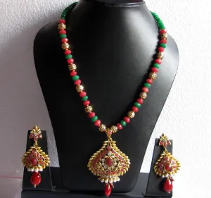 Brick red green agate stones necklace with gold finish