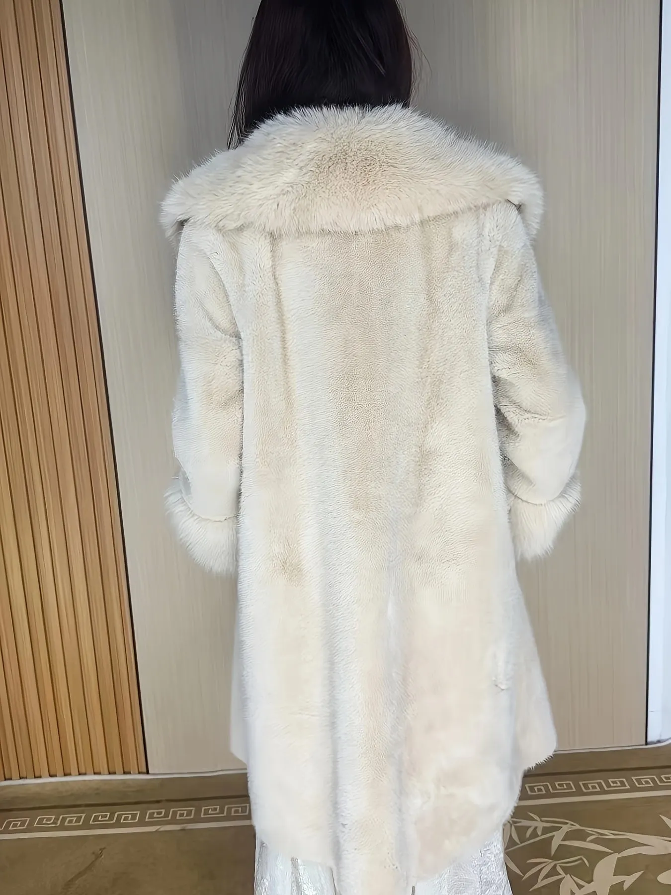 Elegant Womens MidLength Coat with Chic Faux Fur Collar