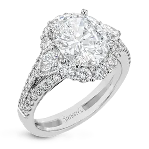 Engagement Ring in 18k Gold with Diamonds