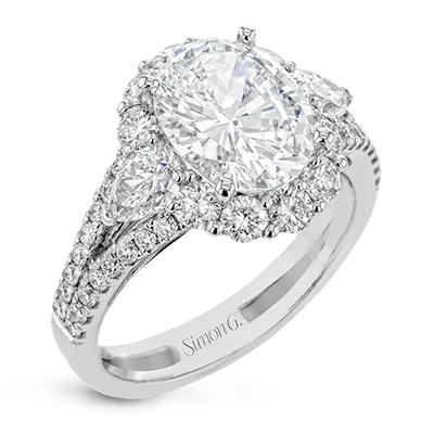 Engagement Ring in 18k Gold with Diamonds