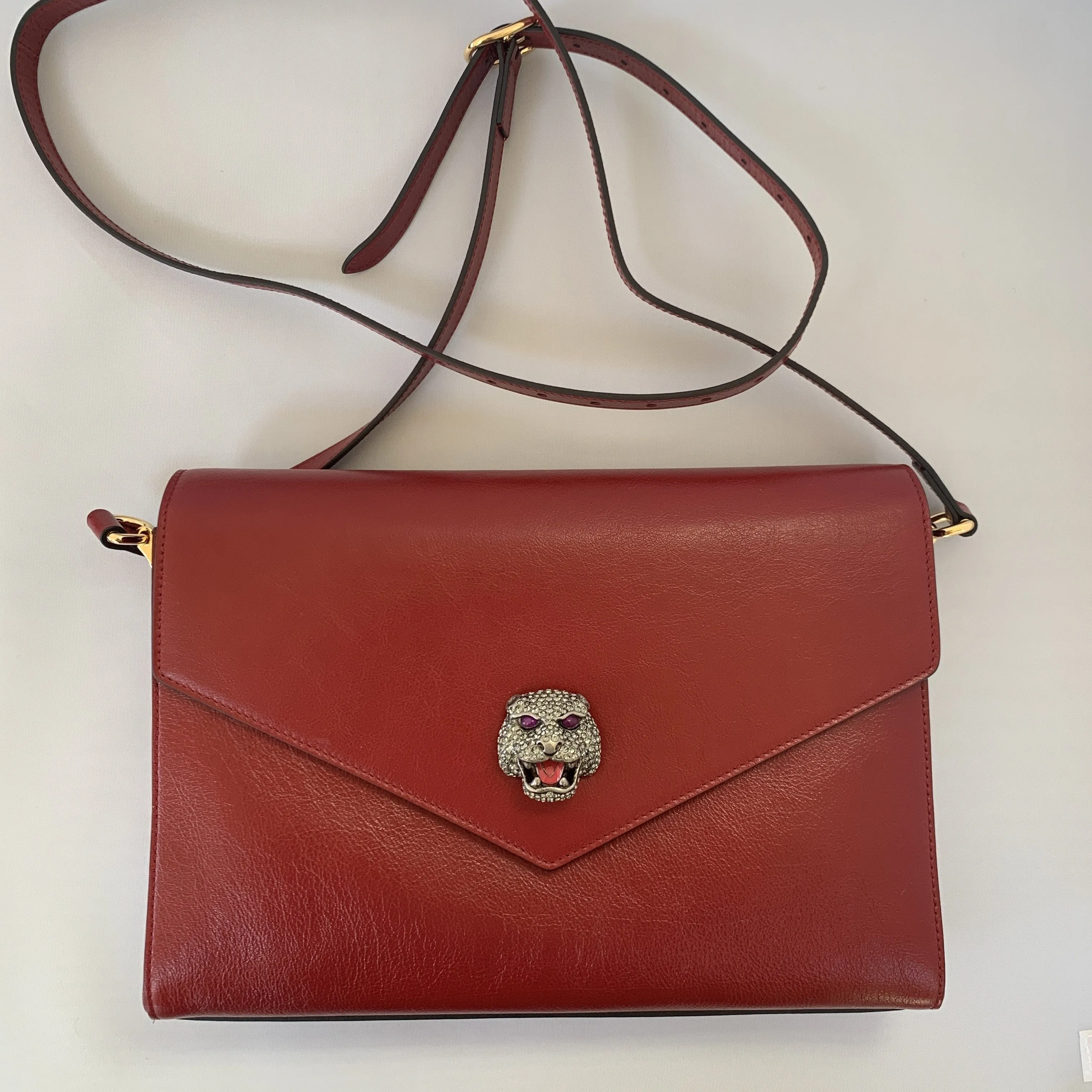 Gucci Thiara Envelope Shoulder Bag in Red