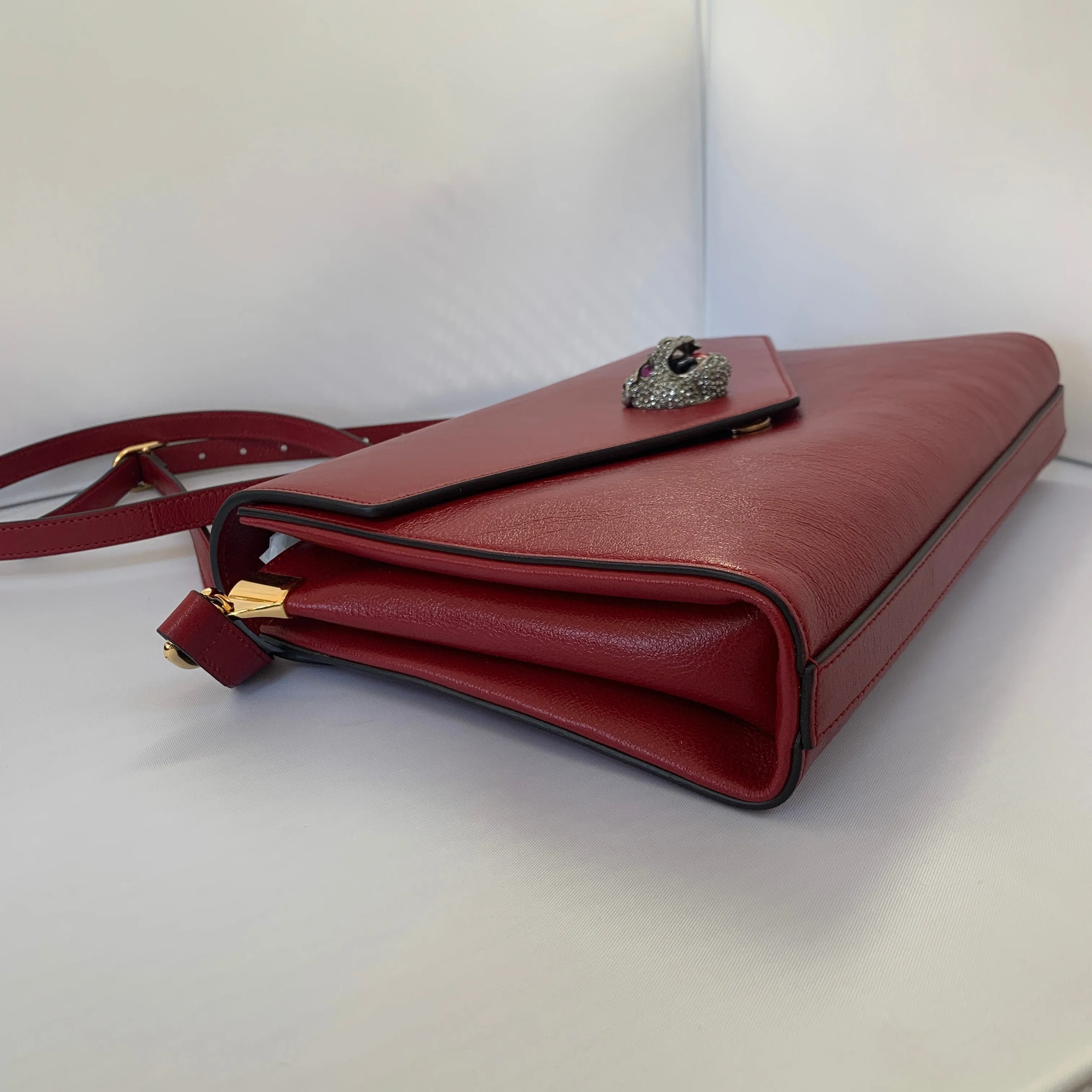 Gucci Thiara Envelope Shoulder Bag in Red
