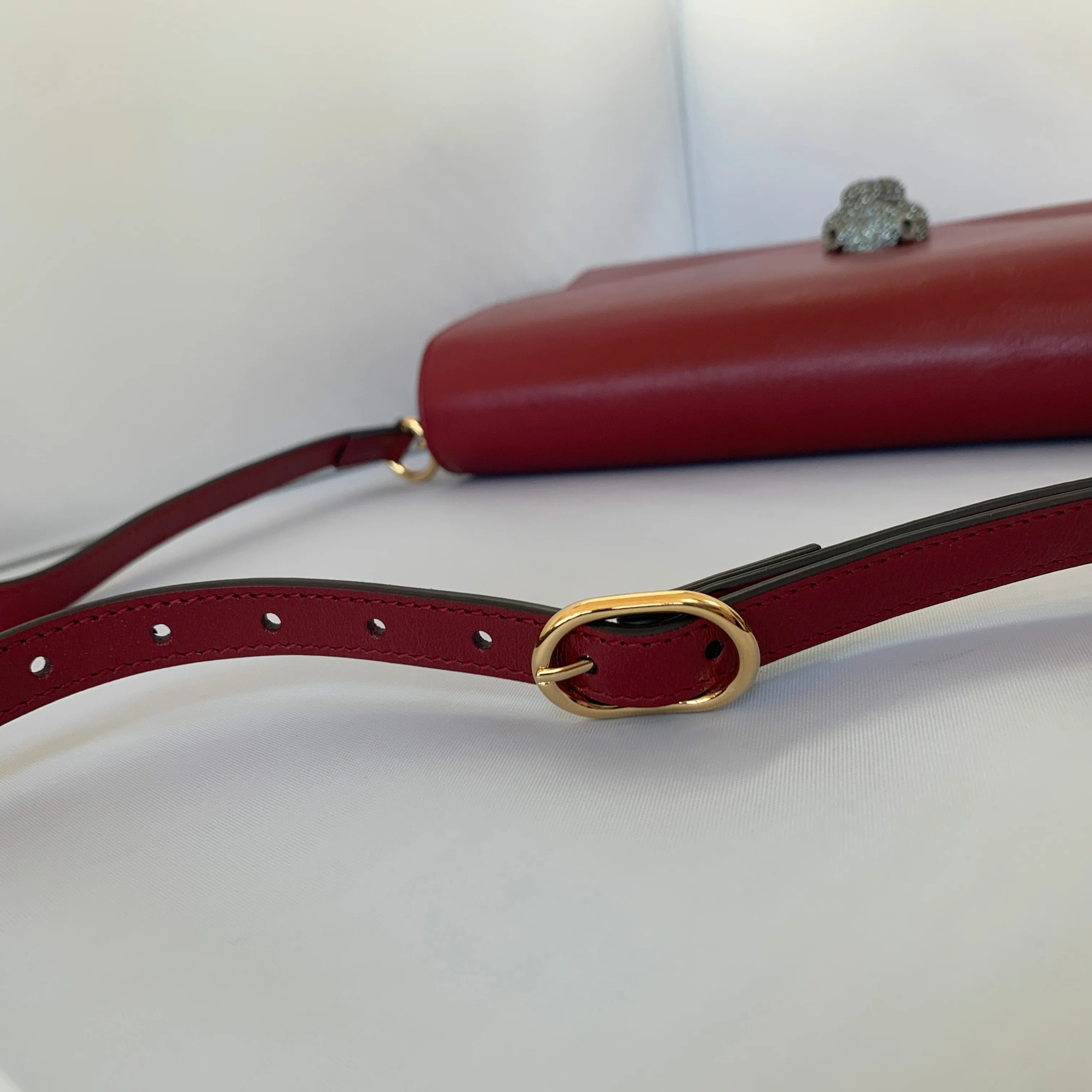 Gucci Thiara Envelope Shoulder Bag in Red
