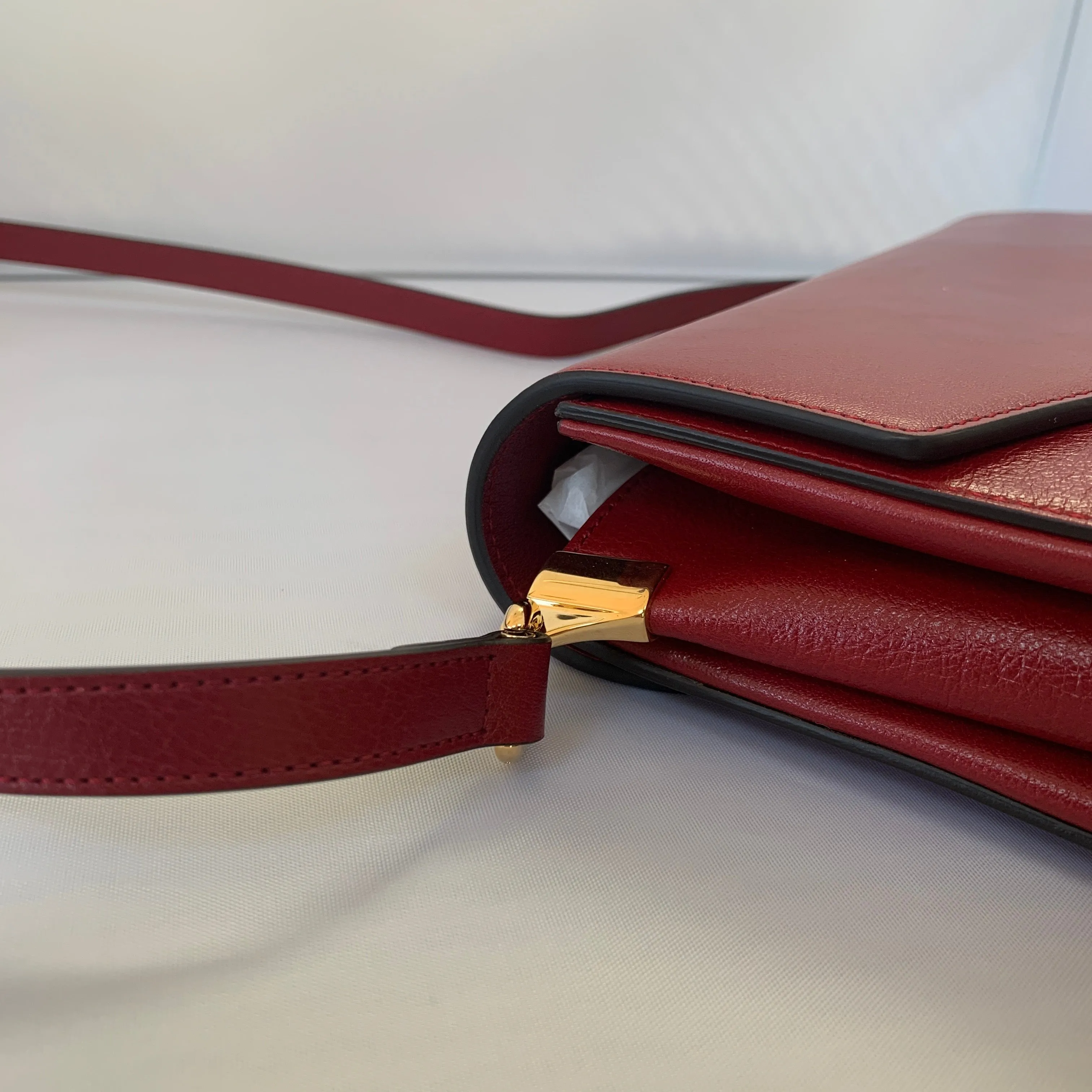 Gucci Thiara Envelope Shoulder Bag in Red