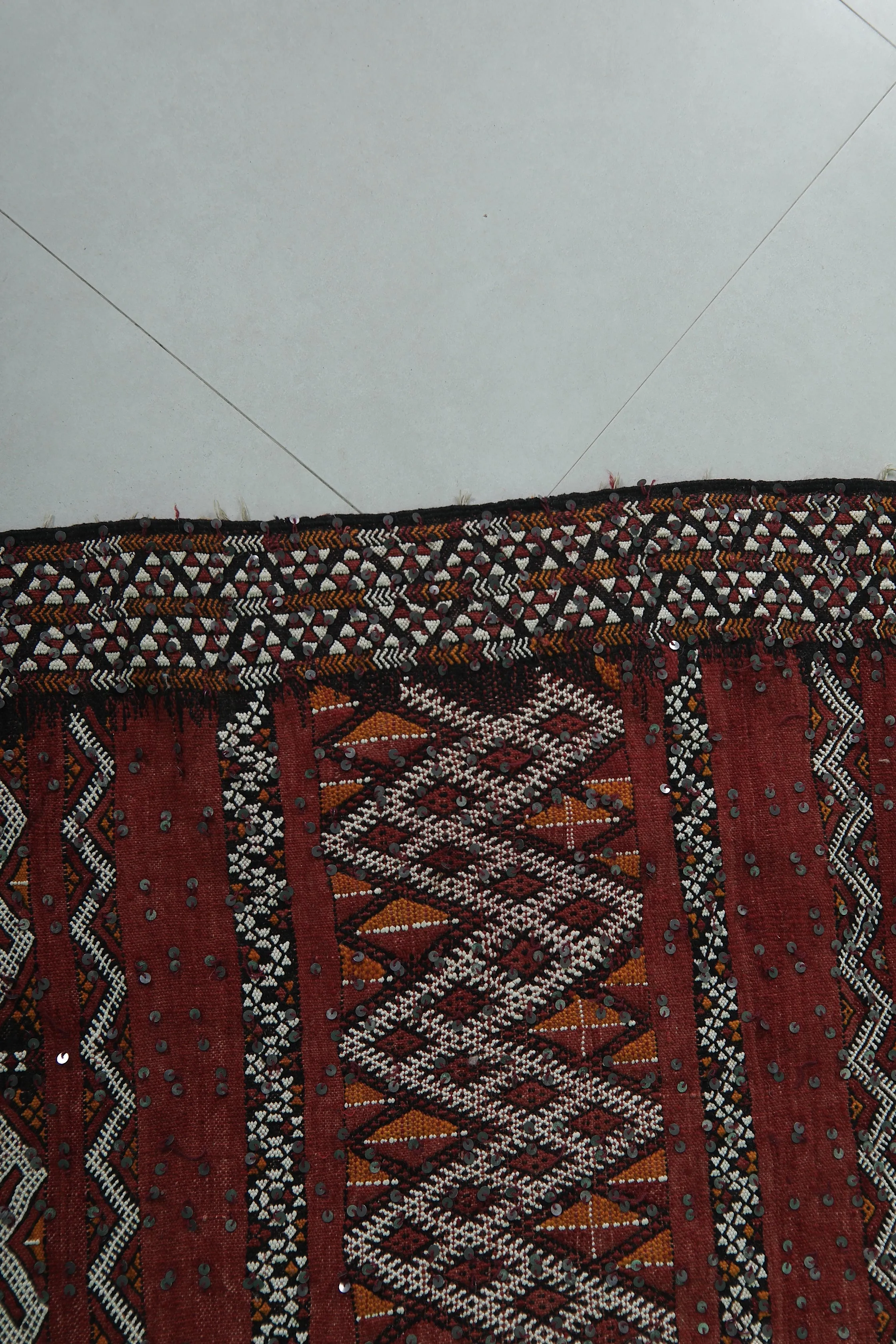 Handwoven Berber Rug - 5.6 FT X 10.3 FT | Authentic Moroccan Kilim