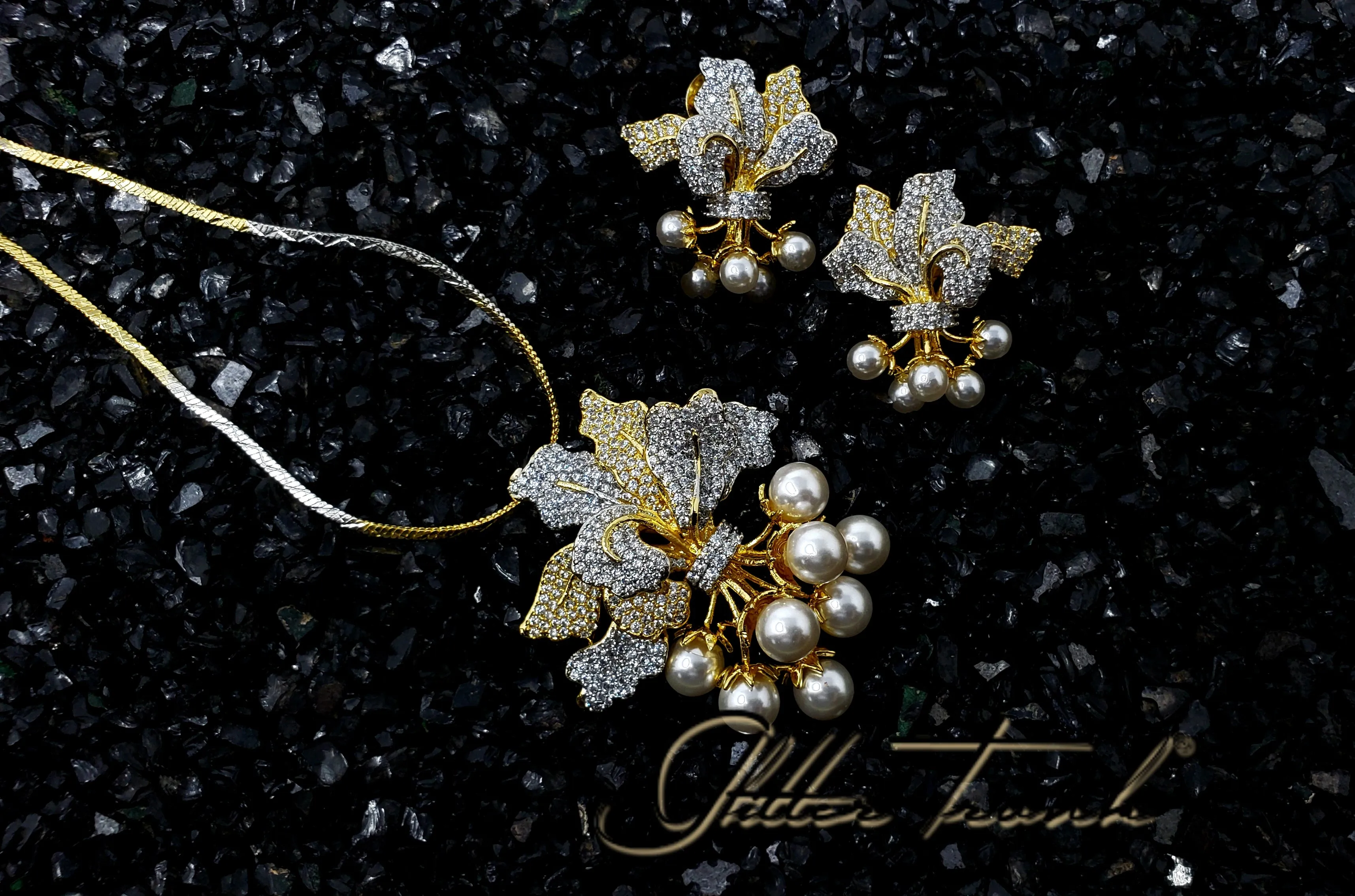 Ivy Dual Pearl AD Pendant Set