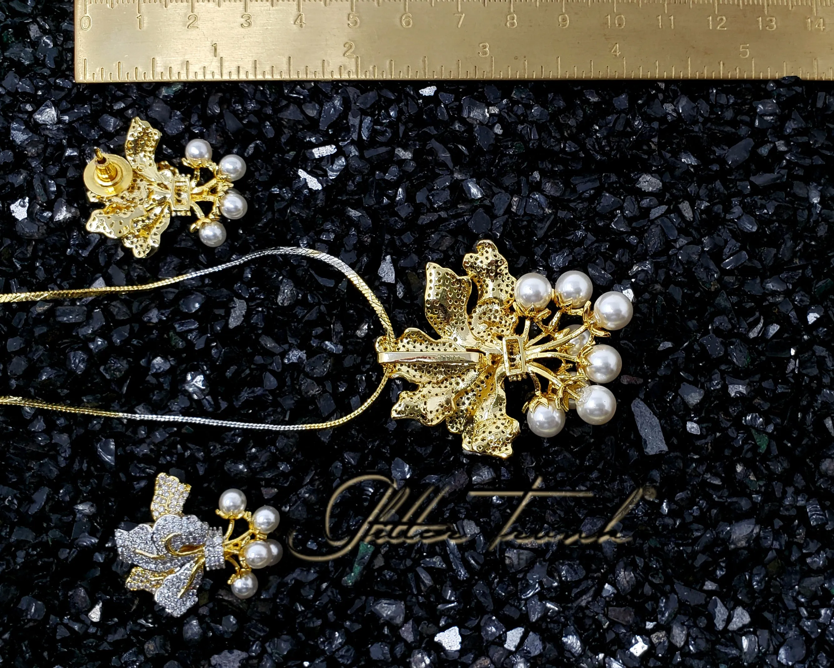 Ivy Dual Pearl AD Pendant Set