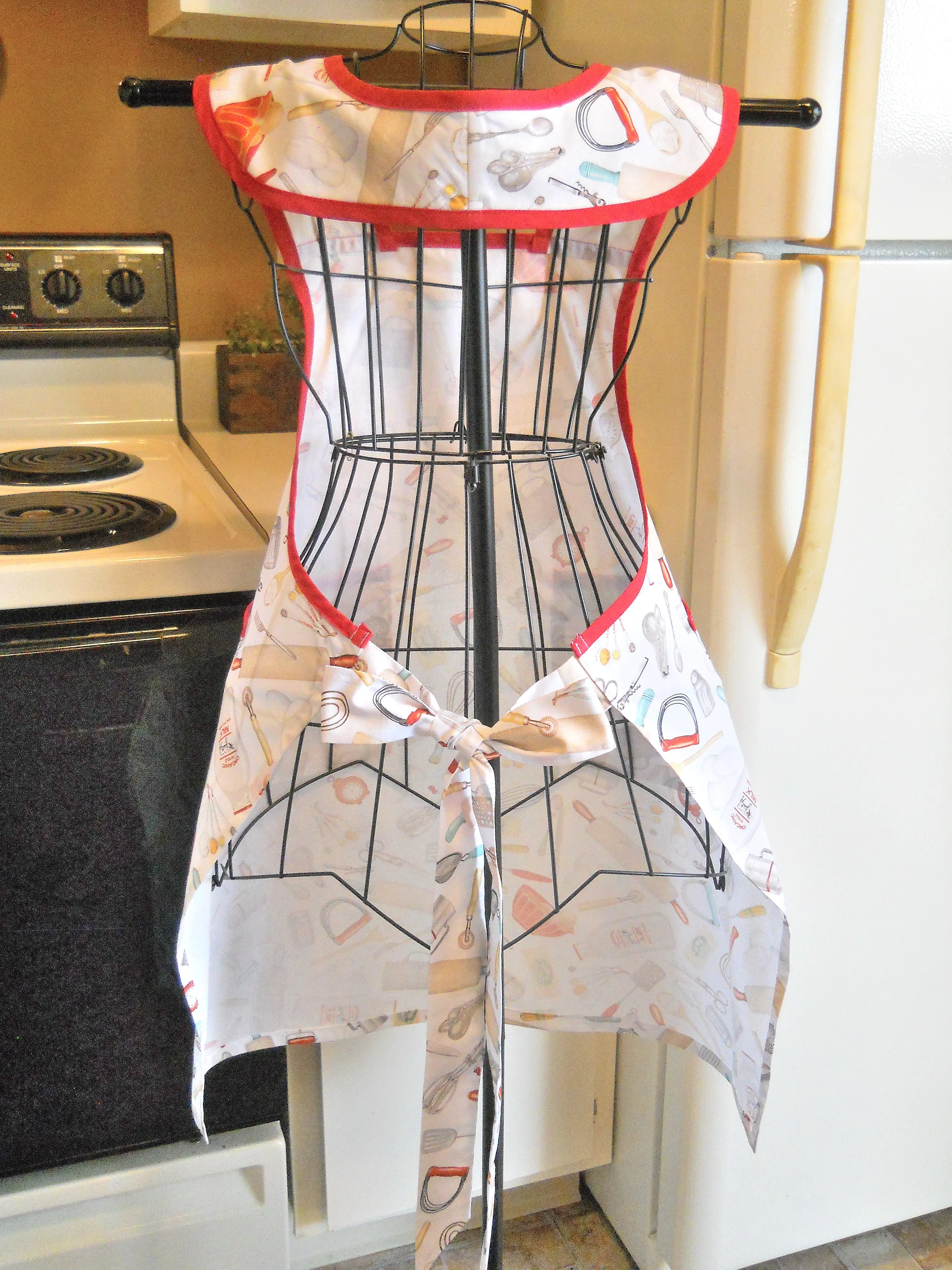 Old Fashioned Full Apron with Vintage Cooking Utensils in size Large
