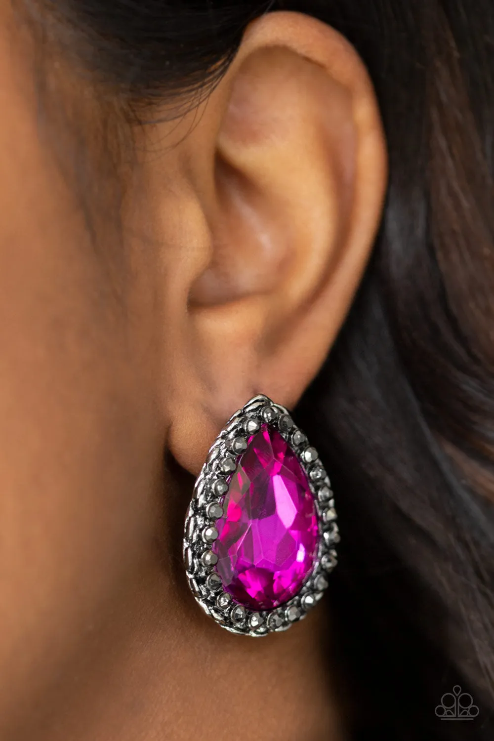 Paparazzi Dare To Shine - Post Earrings