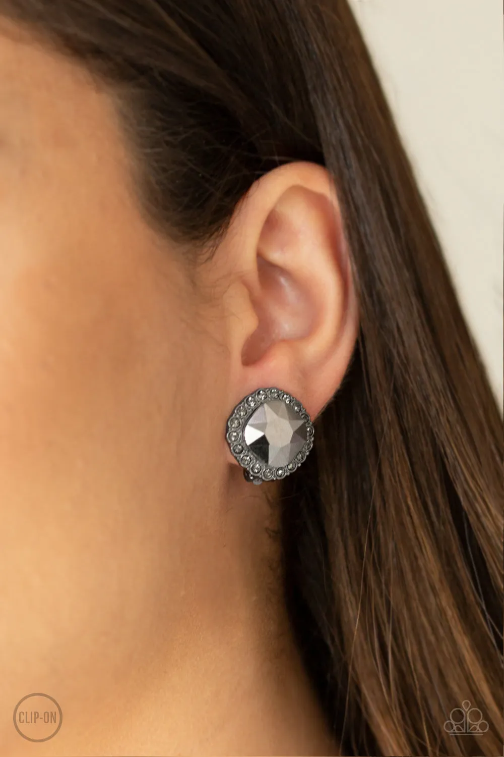 Paparazzi Diamond  Duchess - Black Earrings